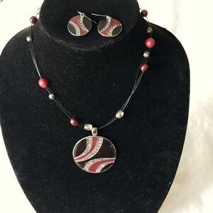 Necklace and earring set